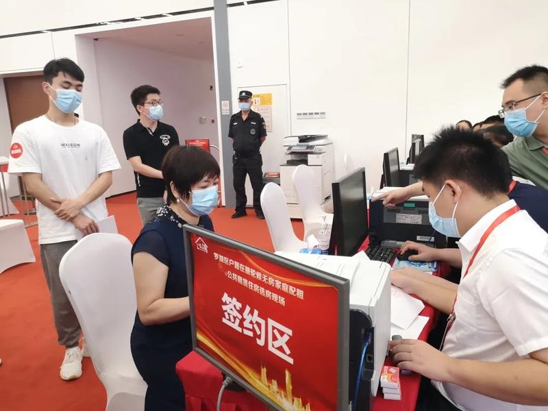 入住公租房子女跨区入学难，回应：咨询教育部门